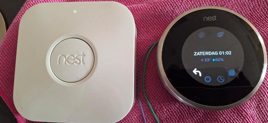 TE KOOP: Nest Thermostaat V1 + Heat Link, Enlèvement, Thermostat intelligent, Comme neuf