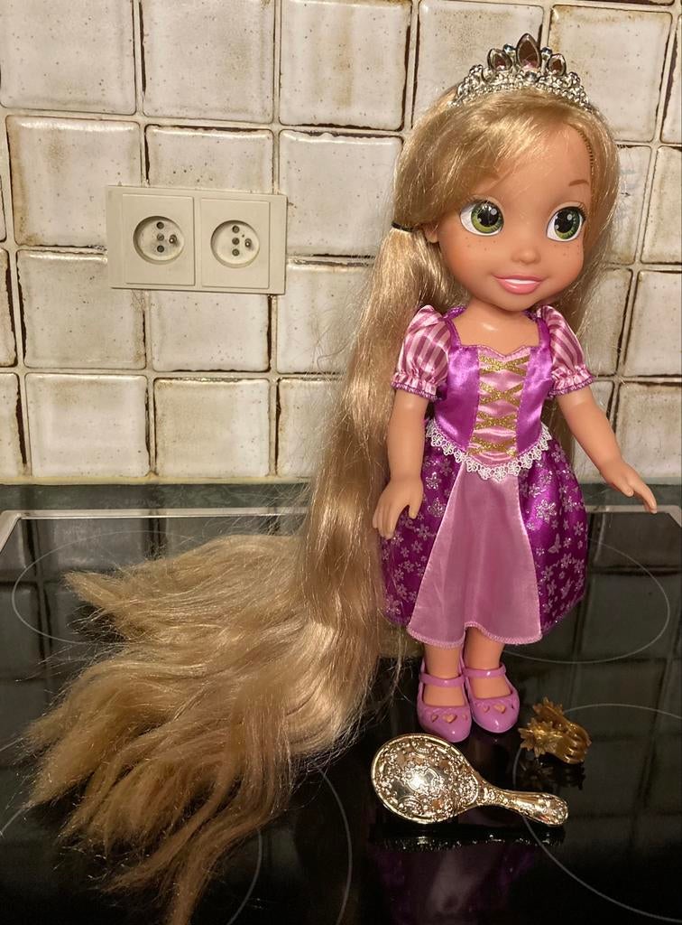 Rapunzel pop met superlange haren,kroontje,kammetje,speld., Ophalen of Verzenden, Zo goed als nieuw, Overige typen