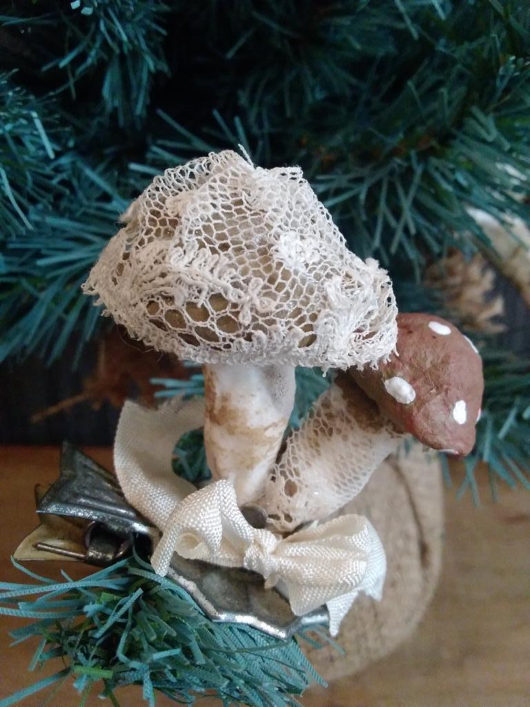 Papier-mâche paddenstoelen knijpertjes 4stuks, Diversen, Kerst, Verzenden, Gebruikt