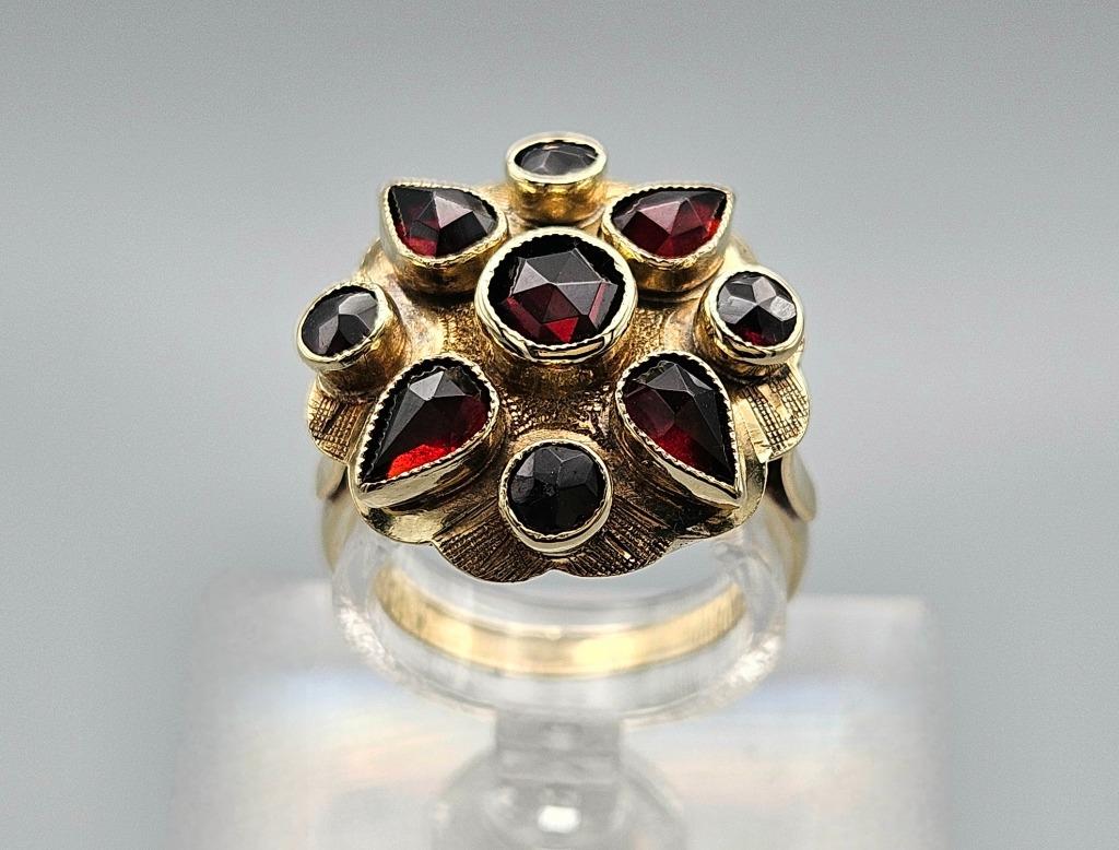 Bague à fleurs vintage en or avec grenat en pierre précieuse, Bijoux, Sacs & Beauté, Bijoux anciens, Bague, Or, Avec pierre précieuse