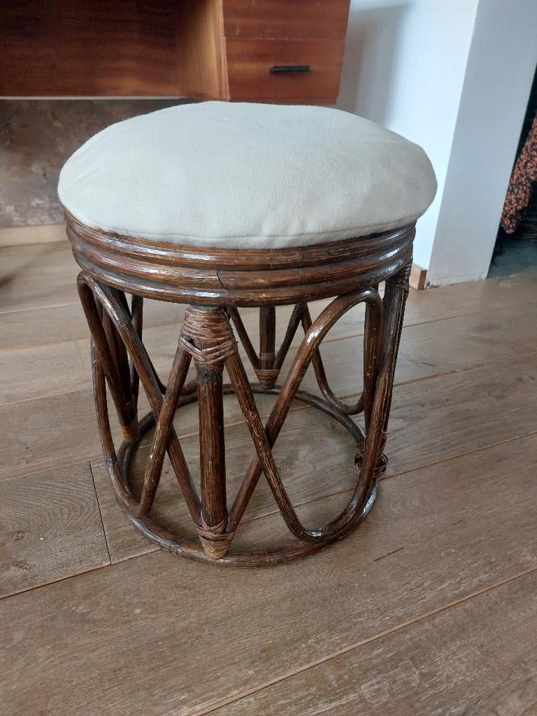 Vintage rotan poefje, Huis en Inrichting, Ophalen, Minder dan 50 cm, Gebruikt, Vintage