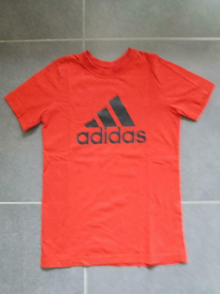 rode t-shirt - Adidas - maat 140, Enfants & Bébés, Vêtements enfant | Taille 140, Chemise ou À manches longues, Comme neuf, Enlèvement