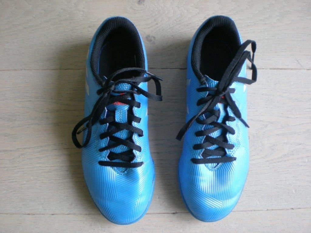 zaalvoetbalschoenen Adidas - maat 35 perfecte staat, Ophalen of Verzenden, Zo goed als nieuw, Schoenen