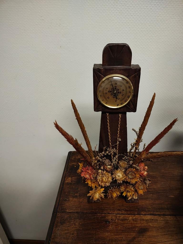 Antieke staande  houten thermometer met bloemstuk, Ophalen