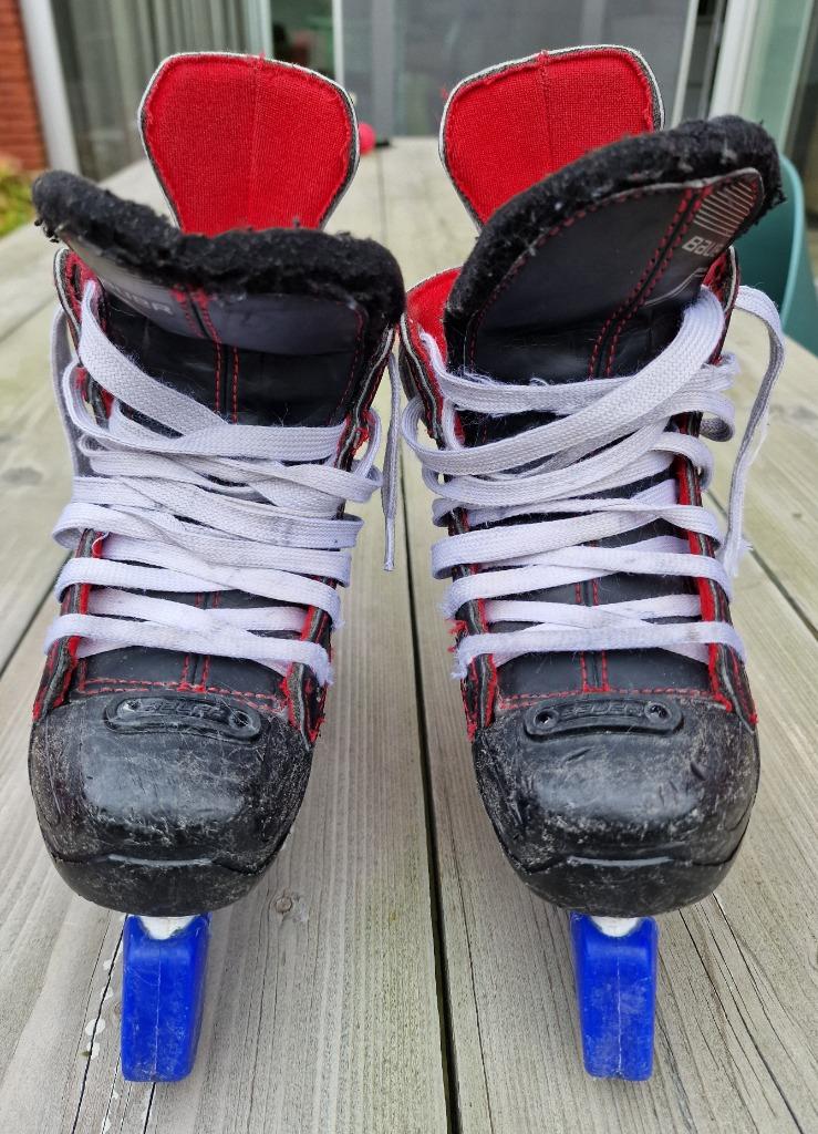 Ijshockey schaatsen + beschermers, Sport en Fitness, Ophalen, Gebruikt, Schaatsen