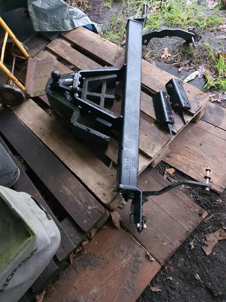 L'attelage de remorque est compatible avec Audi A4 B8, 2008-, Enlèvement