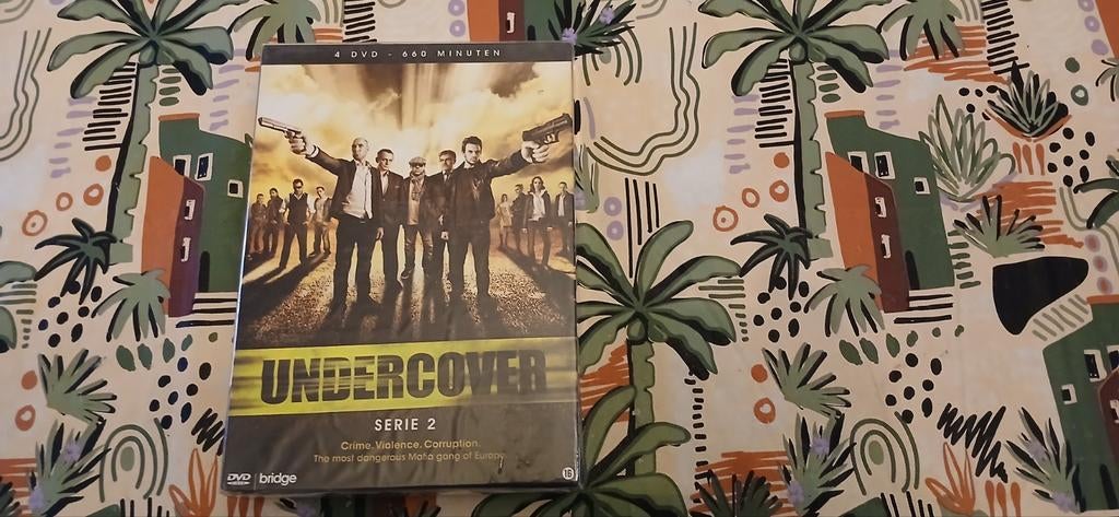 Undercover, Vanaf 16 jaar, Ophalen of Verzenden, Zo goed als nieuw