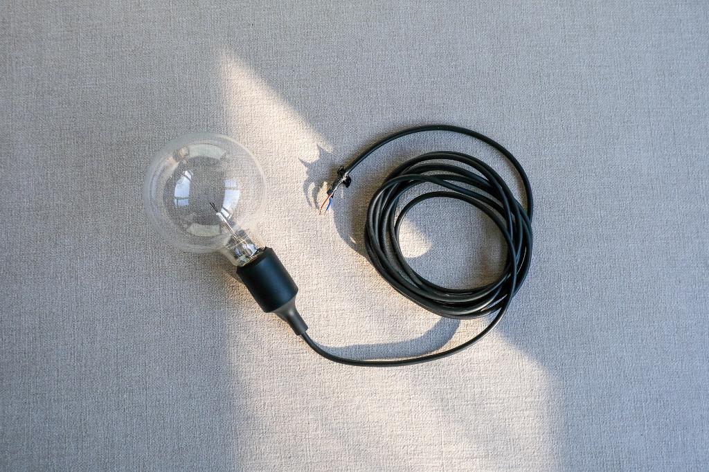 Muuto E27 Pendant Lamp, Huis en Inrichting, Ophalen, Kunststof, Zo goed als nieuw, Modern - scandinavisch