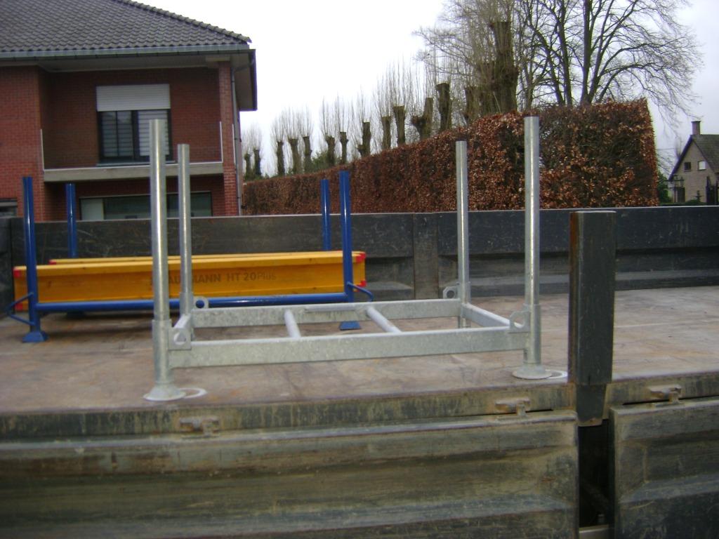 2 verzinkte stapelrekken met uitneembare buizen NIEUW !!!, Ophalen
