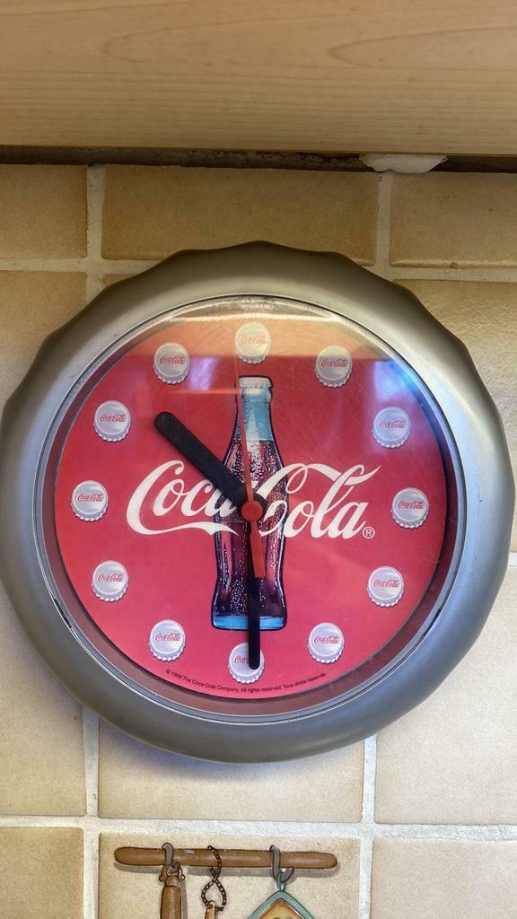 Coca cola klok werkt prima, Zo goed als nieuw