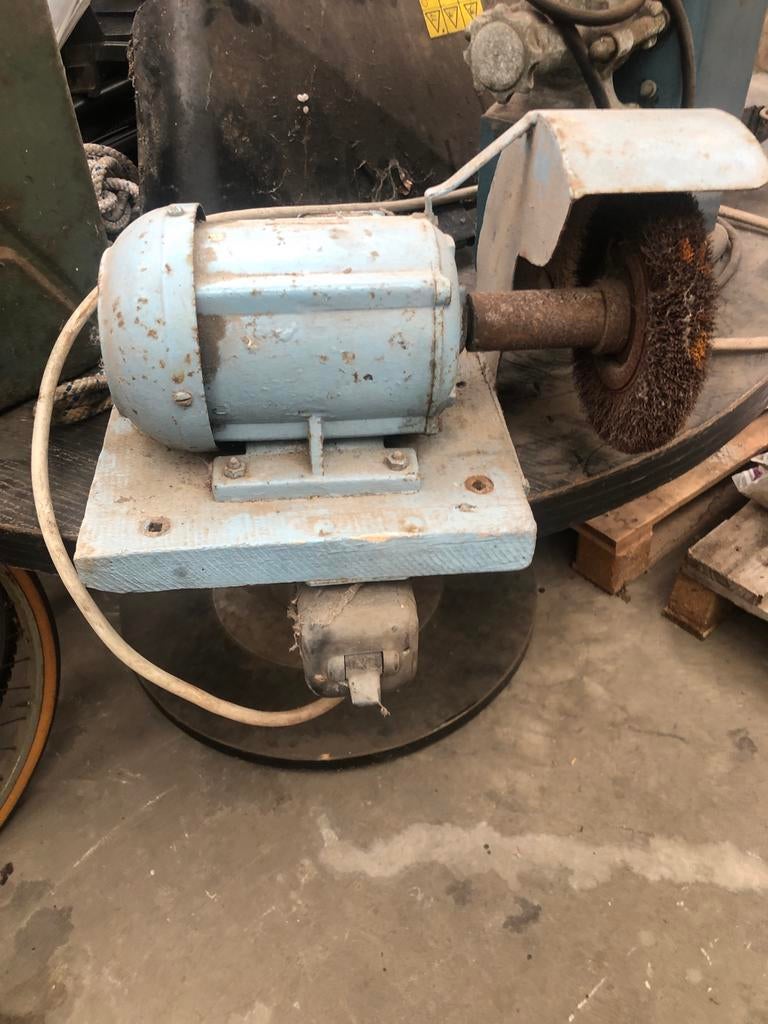 moteur avec brosse en acier, Enlèvement, Comme neuf