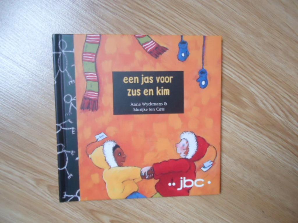 boek 'een jas voor zus en Kim', Boeken, Ophalen of Verzenden, Zo goed als nieuw, Fictie algemeen