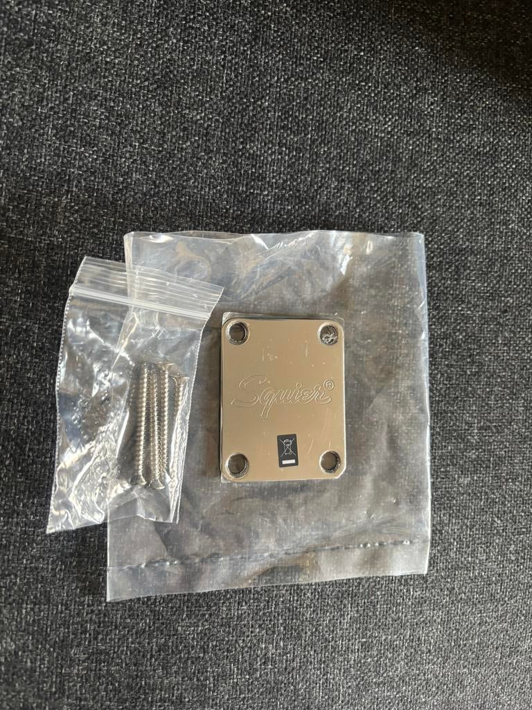Squier/Fender neckplate, Ophalen of Verzenden, Zo goed als nieuw, Fender