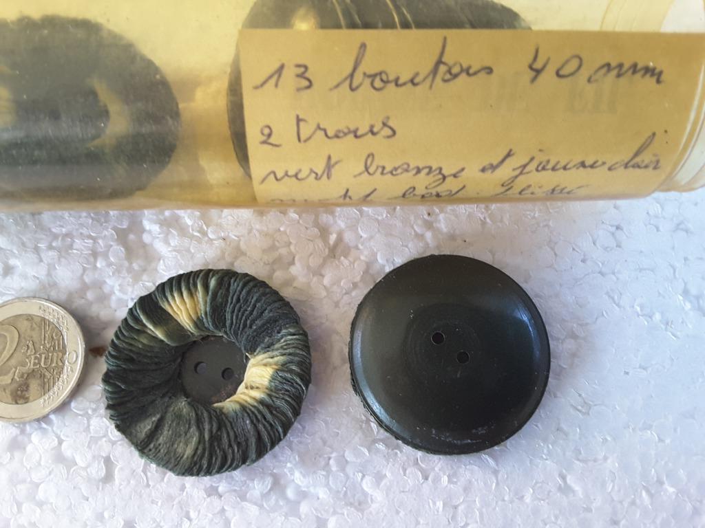 boutons 40mm vert bronze vert clair motif bord plissé B40132, Enlèvement ou Envoi, Neuf, Bouton ou Boutons
