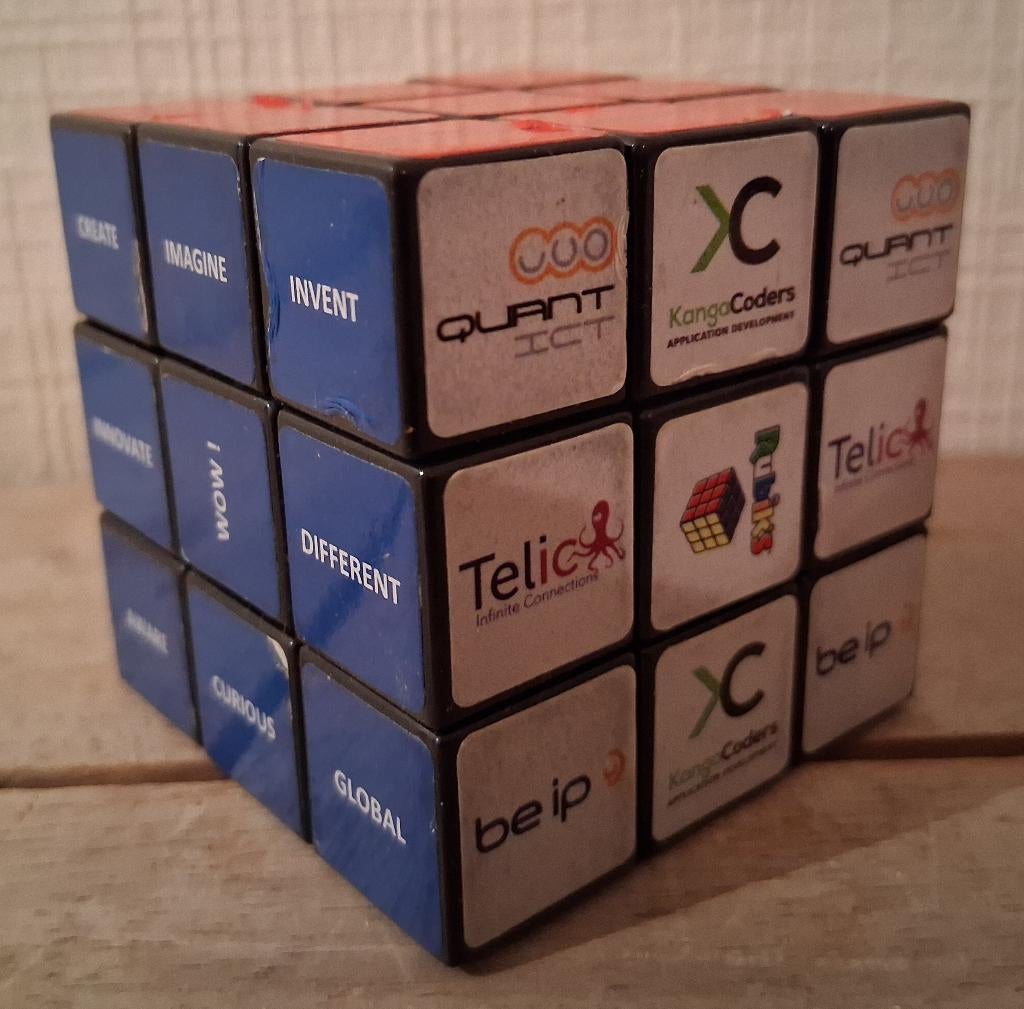 Rubik's cube - thema ICT-bedrijven, Hobby en Vrije tijd, Denksport en Puzzels, Ophalen of Verzenden