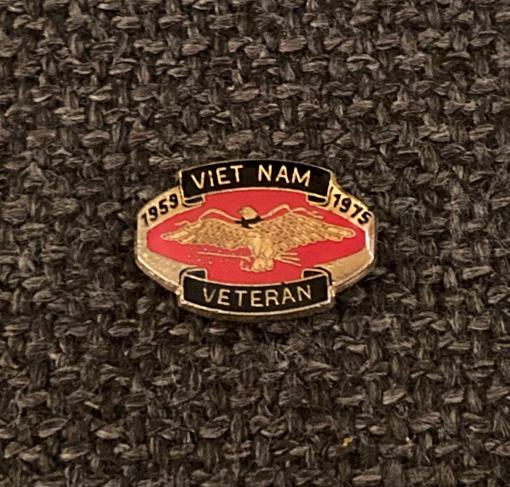 PIN - VIETNAM VETERAN - OORLOG - GUERRE - WAR, Verzamelen, Verzenden, Gebruikt, Overige onderwerpen, Speldje of Pin