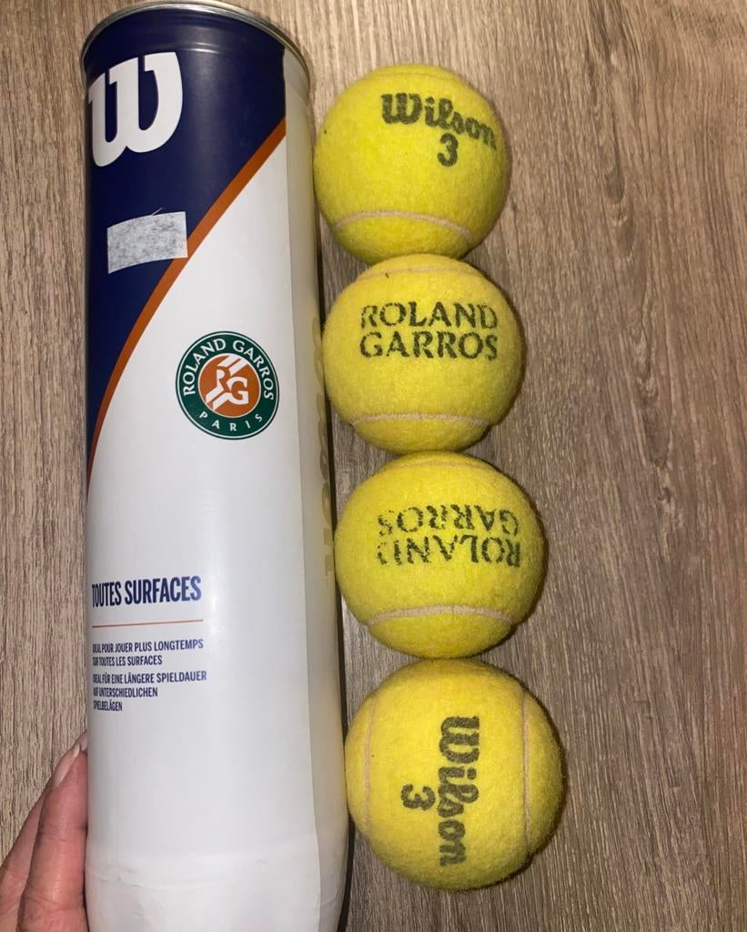 Balles de départ Wilson Roland Garros 4pièces - dans un tube, Sports & Fitness, Tennis, Comme neuf, Wilson, Enlèvement ou Envoi
