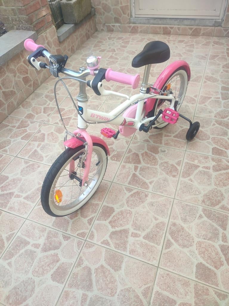 vélo pour fille 16 pouce ( PRIX 150 EUROS ), Vélos & Vélomoteurs, Enlèvement, Aluminium, 16 à 20 pouces, Repose-pieds
