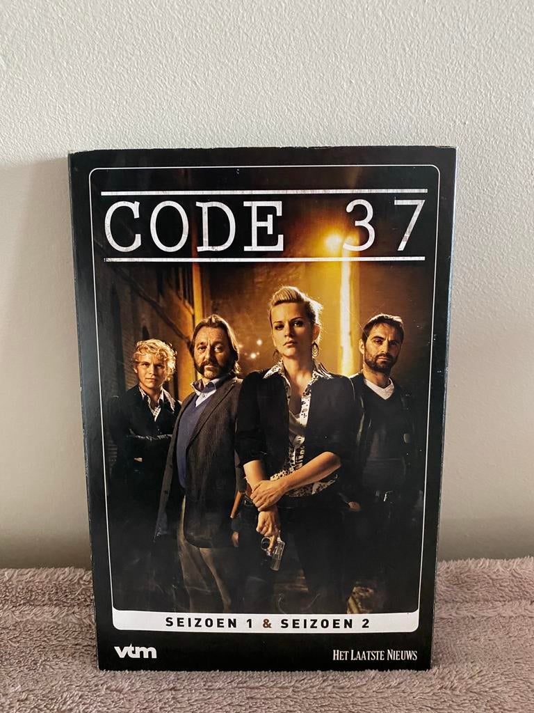 CD collectie Code 37, Cd's en Dvd's, Dvd's | Tv en Series, Vanaf 12 jaar, Ophalen, Zo goed als nieuw, Actie en Avontuur