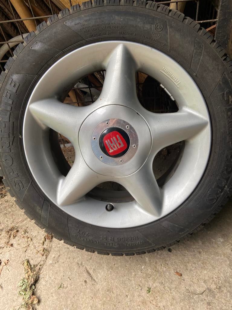 Fiat panda 141 (4x4) 4 velgen in 14 nieuwe banden, Ophalen, Band(en)