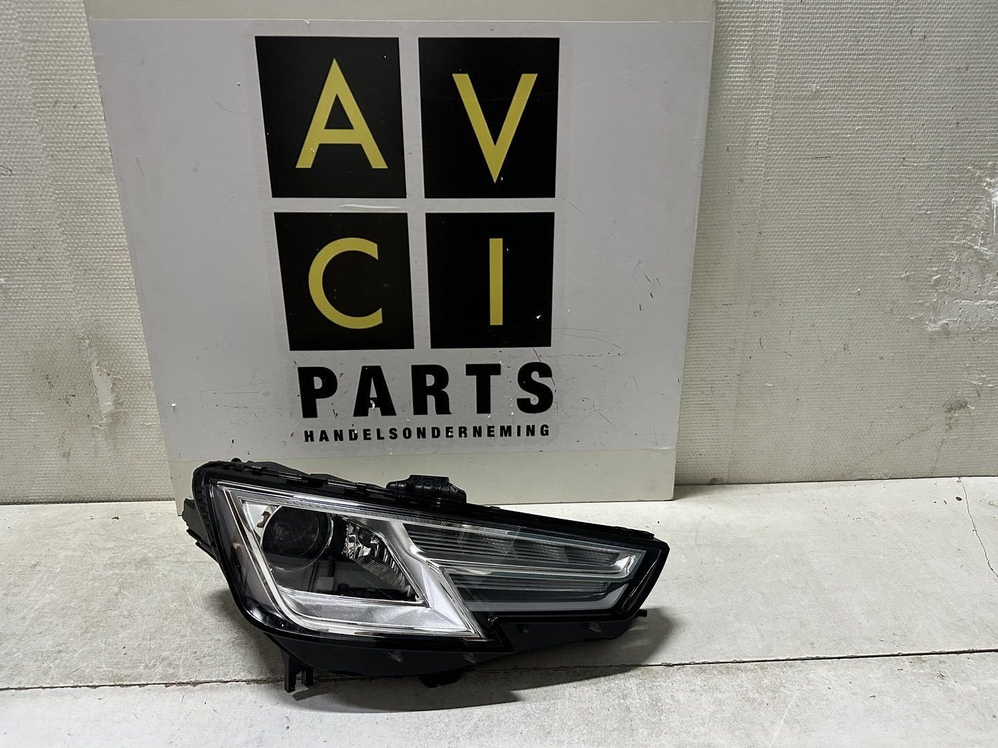 Koplamp Audi A4 8W Xenon  Led 8W0941006 rechts, Gebruikt, -, -, -