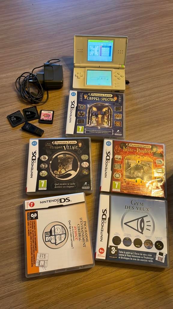Lot Nintendo DS lite de 2007 + jeux, Consoles de jeu & Jeux vidéo, Consoles de jeu | Nintendo DS, Enlèvement, Utilisé, DS Lite