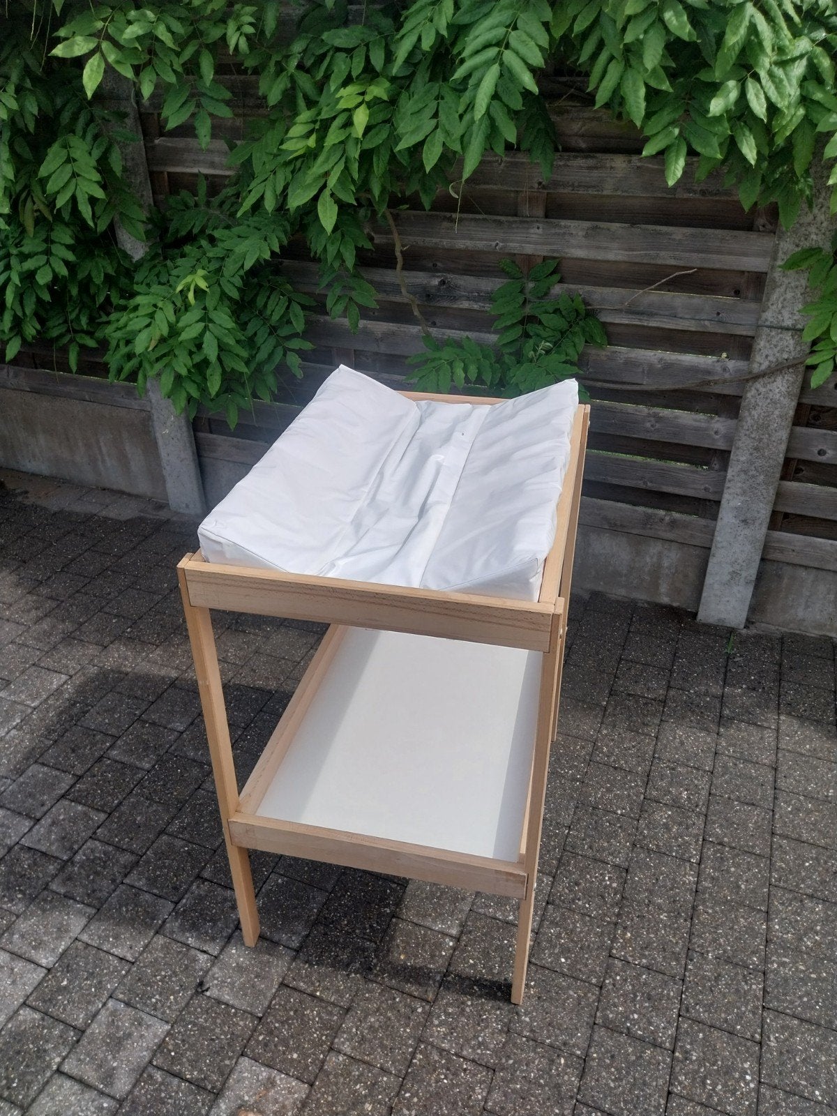 Baby verzorgtafel met verzorgkussen, Kinderen en Baby's, Kinderkamer | Commodes en Kasten, Gebruikt, Minder dan 75 cm, 70 cm of meer