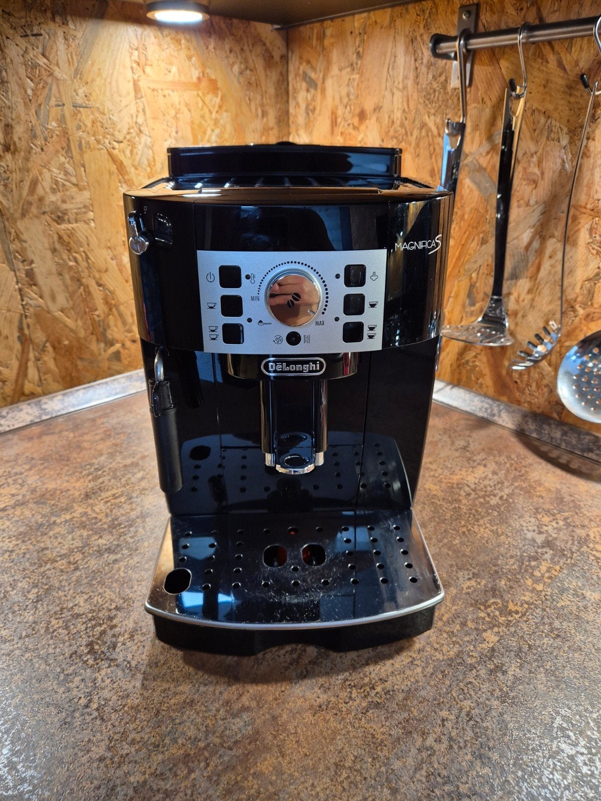 Delonghi Magnifica S, Machine à espresso, Réservoir d'eau amovible, Enlèvement ou Envoi, 2 à 4 tasses