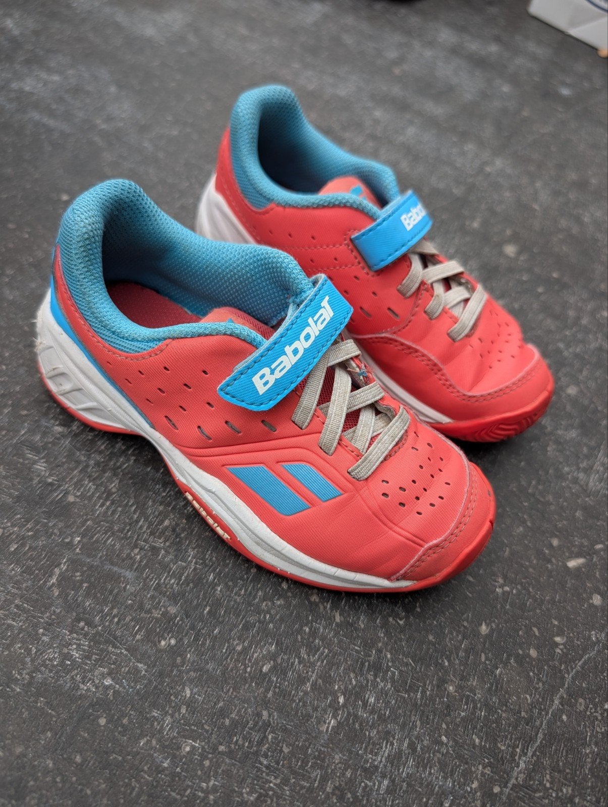 Tennisschoenen / sneakers babolat maat 28, Kinderen en Baby's, Ophalen, Schoentjes, Meisje, Babolat
