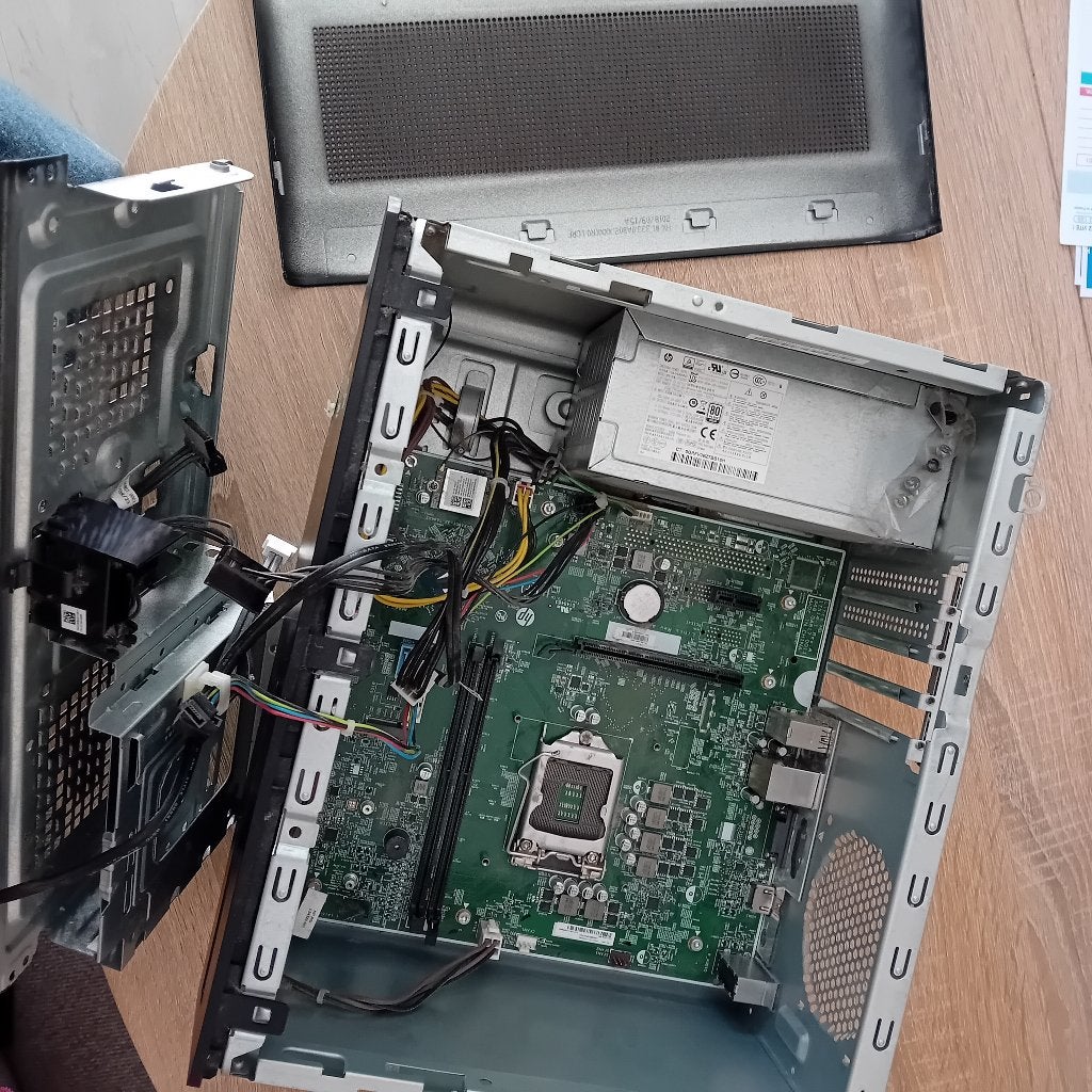 PC-behuizing met moederbord en voeding - 10€, Computers en Software, Ophalen of Verzenden, Gebruikt