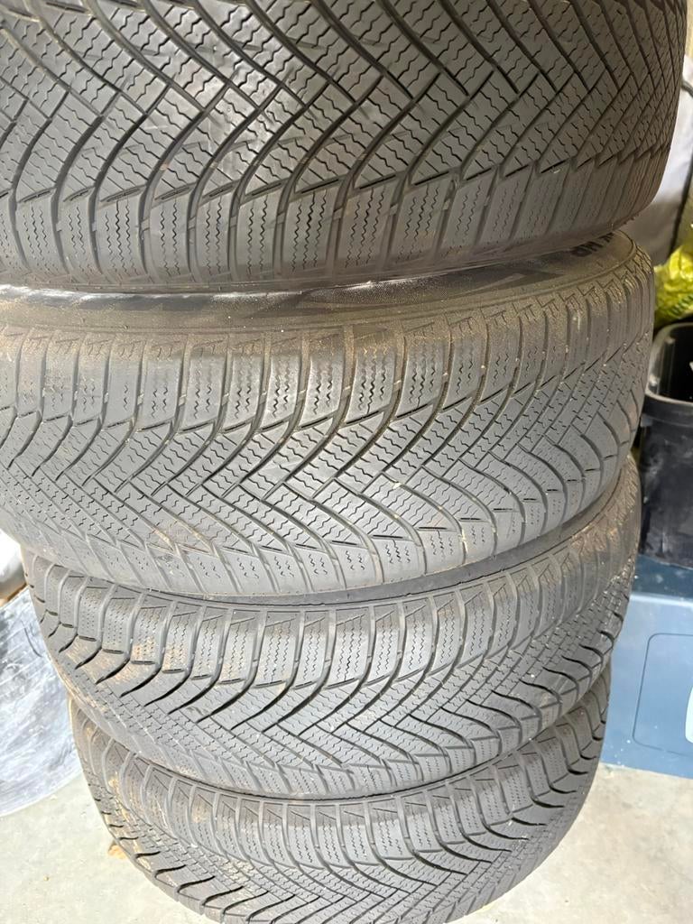 Winterbanden Minerva 195/65/15, Auto-onderdelen, Banden en Velgen, Ophalen, Gebruikt, 15 inch, Banden en Velgen