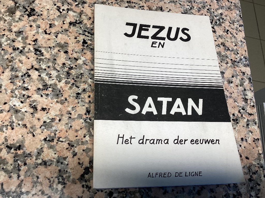 JEZUS en SATAN. Het drama der eeuwen, Boeken, Boekenweekgeschenken, Ophalen of Verzenden, Zo goed als nieuw