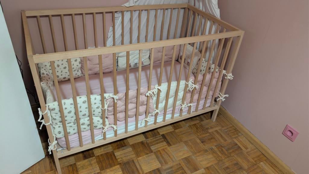 Lit bébé ikea SNIGLAR, Lit