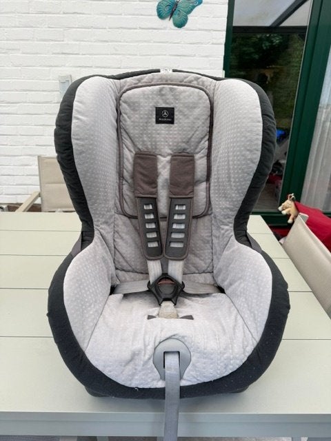 Mercedes Benz autostoeltje, Gebruikt, Isofix, 0 t/m 13 kg, Ophalen