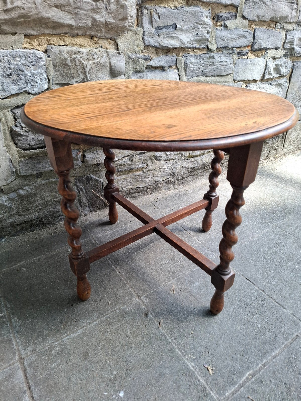 Table ronde ancienne en chêne – pieds torsadés, Enlèvement