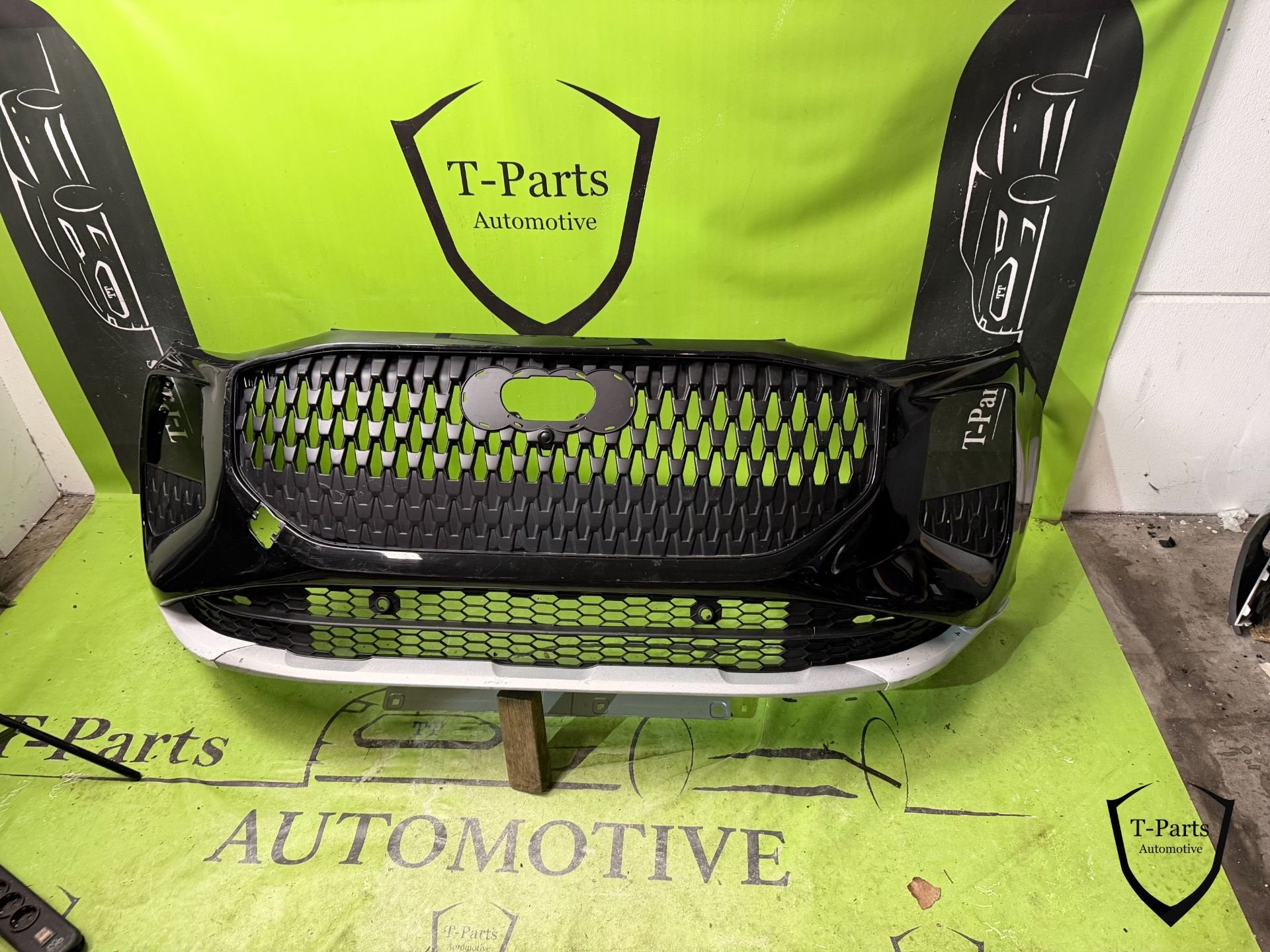 audi Q3 voorbumper 2025+ bumper, Gebruikt, AUDI AG, Auto-Union-Strasse 1
85045  Ingolstadt, DE, Audi