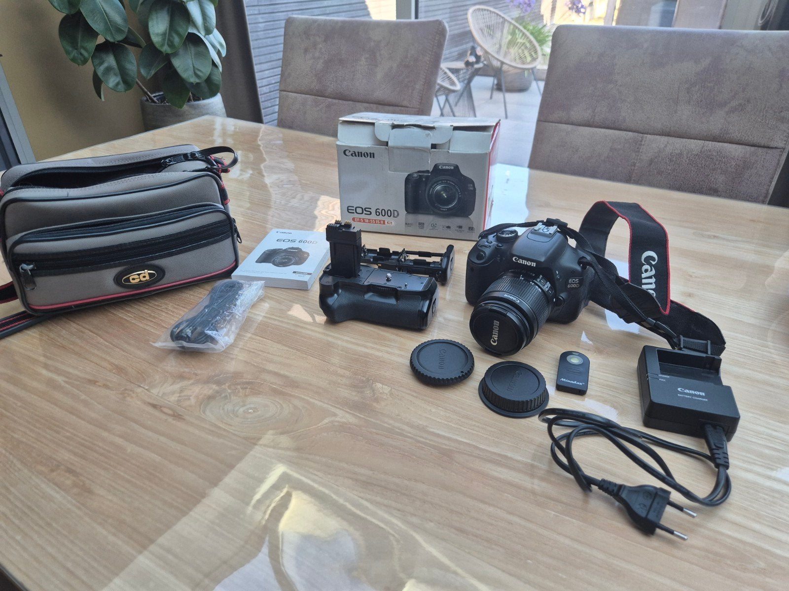 canon 600D met toebehoren, Ophalen, Oplader, Canon