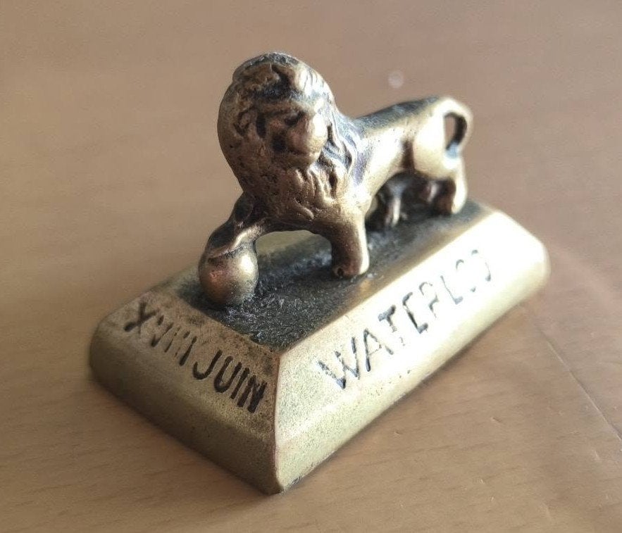 Figurine de lion de Waterloo en laiton vintage, Antiquités & Art, Enlèvement ou Envoi