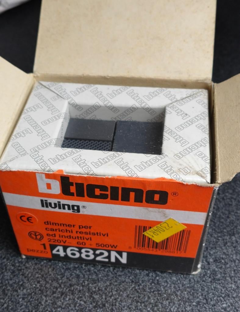 Bticino  N4682 dimmer, Doe-het-zelf en Bouw, Ophalen, Nieuw, Overige typen