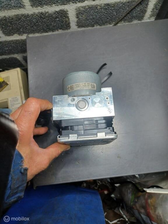 ABS computer Renault Trafic bestel ('20-'23) 476609561r, Gebruikt, Renault, Ophalen of Verzenden