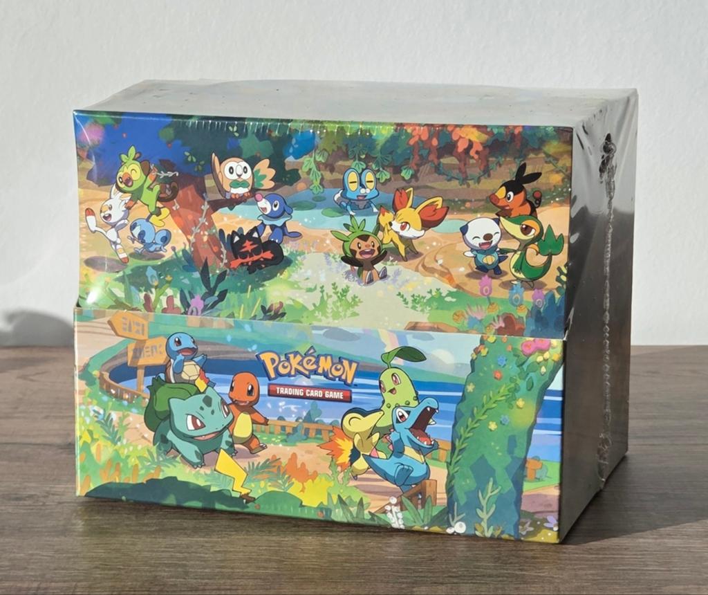 Pokémon - Celebrations Mini Tins: 8-Tin Display Box, Hobby en Vrije tijd, Verzamelkaartspellen | Pokémon, Nieuw, Boosterbox, Foil