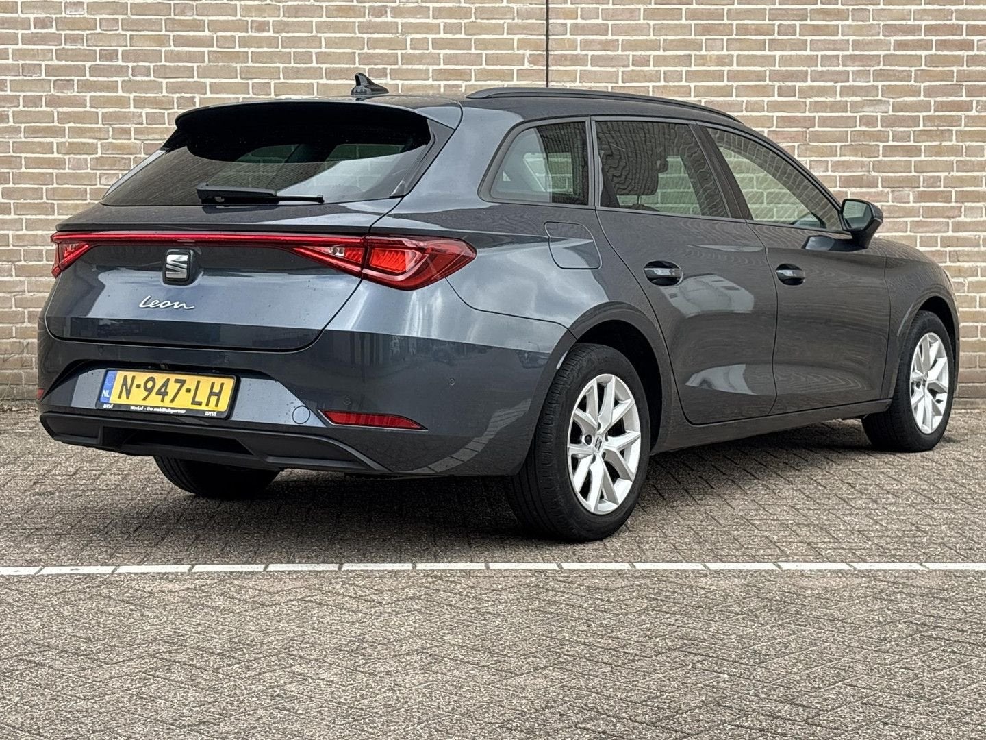 Seat Leon Sportstourer 1.0 TSI Style Business Intense | € 7., Autos, Seat, Argent ou Gris, Achat, Entreprise, 127 g/km