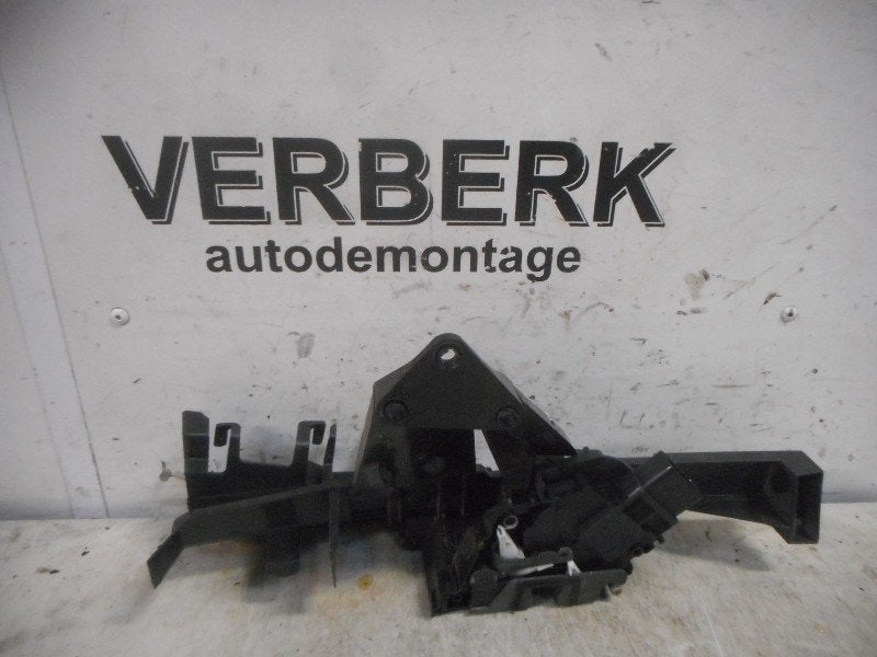 SERRURE DE PORTE AVANT GAUCHE Ford Focus 2 (3m5ar21813ep), Gauche, Henry-Ford-Straße  1
50735  Köln, DE, Ford-Werke GmbH, Kunden@ford.com