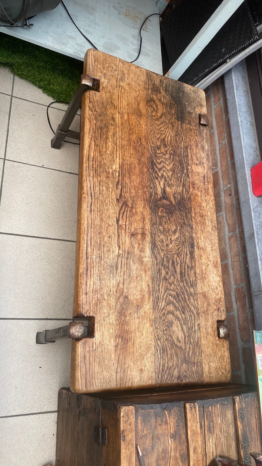 Robuuste tafel salon, Ophalen