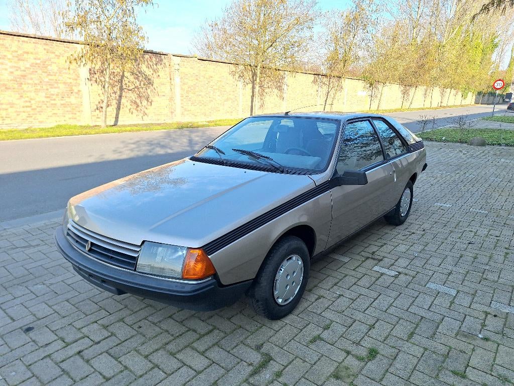 Renault Fuego 1.4i | 38.000km, 4 zetels, Achterwielaandrijving, Beige, Bruin