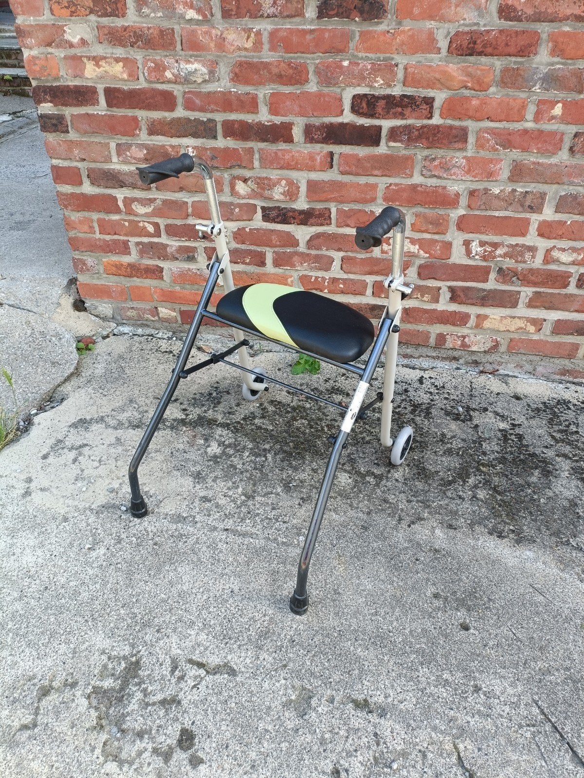 Tribune déambulateur 4roues pliable aluminium 2pieds,2roues, Ophalen, Opvouwbaar