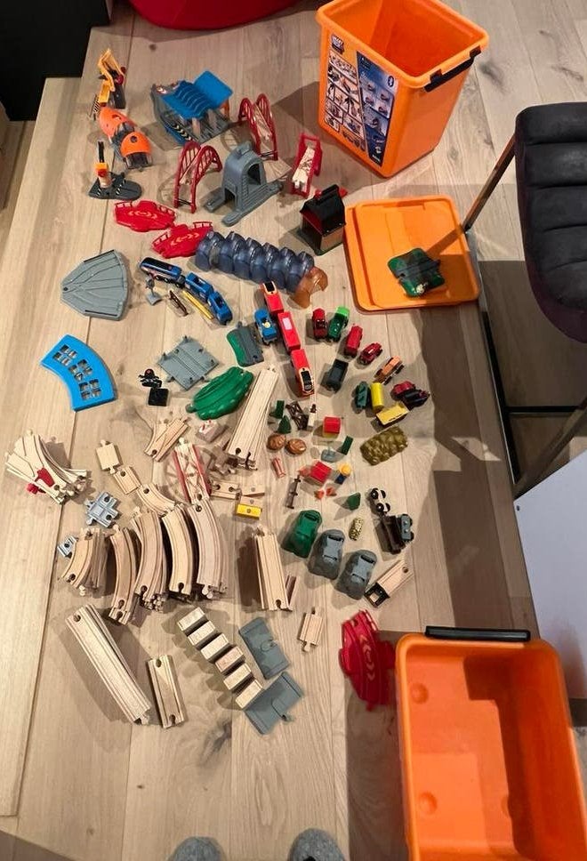 Groot lot - Brio smart tech circuit houten elektrische trein, Kinderen en Baby's, Speelgoed | Duplo en Lego, Zo goed als nieuw