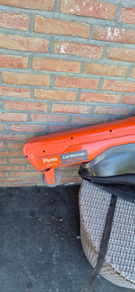 Flymo 2200 bladblazer, Ophalen