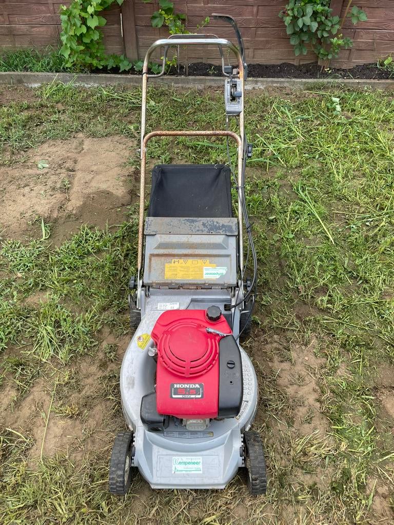 Honda grasmaaier met zelftrekker, Tuin en Terras, Grasmaaiers, Ophalen, Zo goed als nieuw