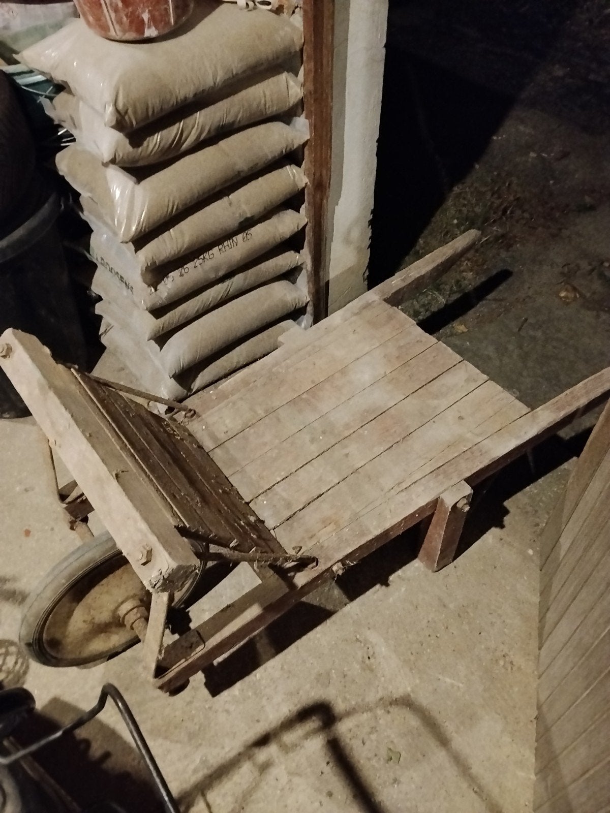 brouette ancienne en bois, Enlèvement